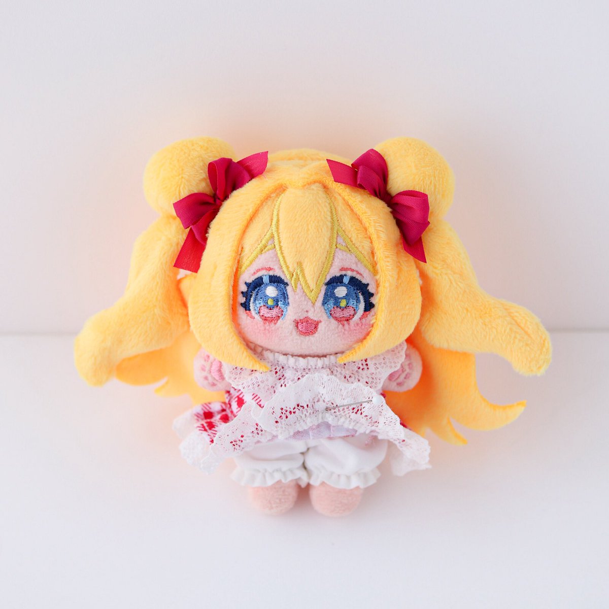 dollmmk's tweet photo. 今回実はこのギンガムチェックのお洋服がついてきます！
もちろんドロワーズもついていて、おだんごリボンも付属するので届いたその日からおしゃれさせて遊べます！
ご予約の方は楽しみにしていただけたら幸いです！

「ぱんちゅ」

#しおりがいる https://t.co/RBy38y55Mf