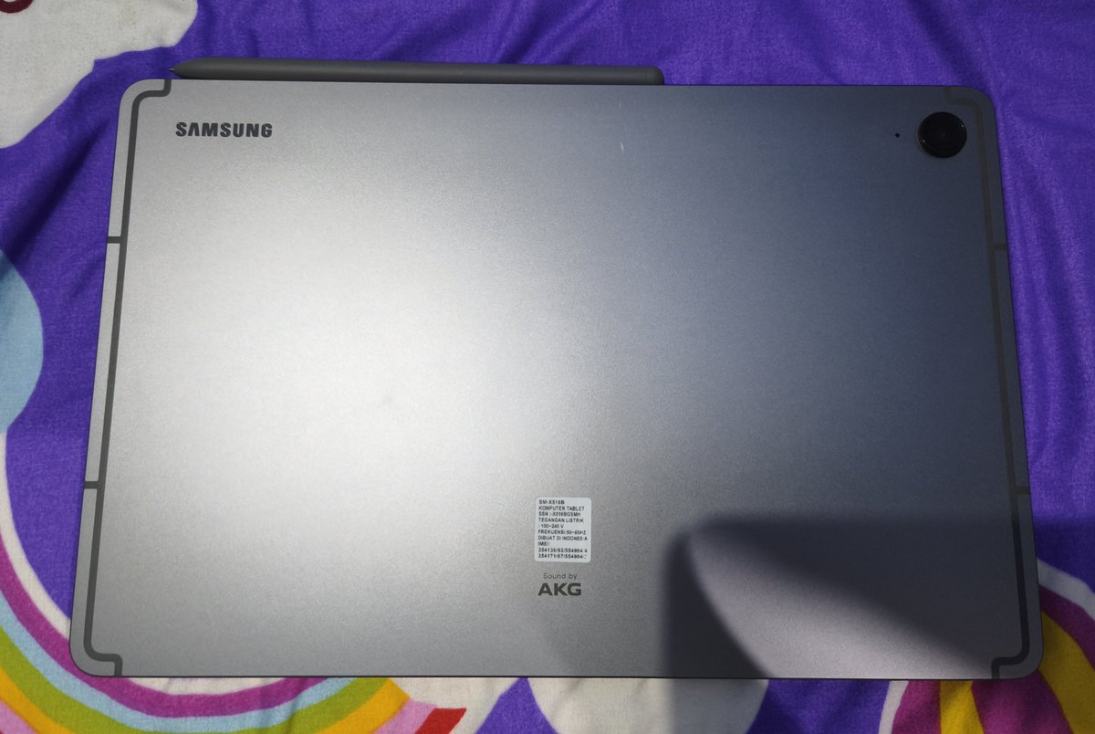 finesihyt's tweet photo. WTS JUAL Samsung Galaxy Tab S9 FE 5G (SIMcard) 6/128gb NO MINUS masih nempel plastik di pinggirnya

FULLSET + charger Anker 20W + Case rotate

Pemakaian hanya untuk kuliah (taking notes) &amp; lecet pemakaian

💰 5,2jt (kalau ga nego bonus keyboard goojoodoq)

COD ONLY KRL/UI Depok https://t.co/zJOXWdNiam