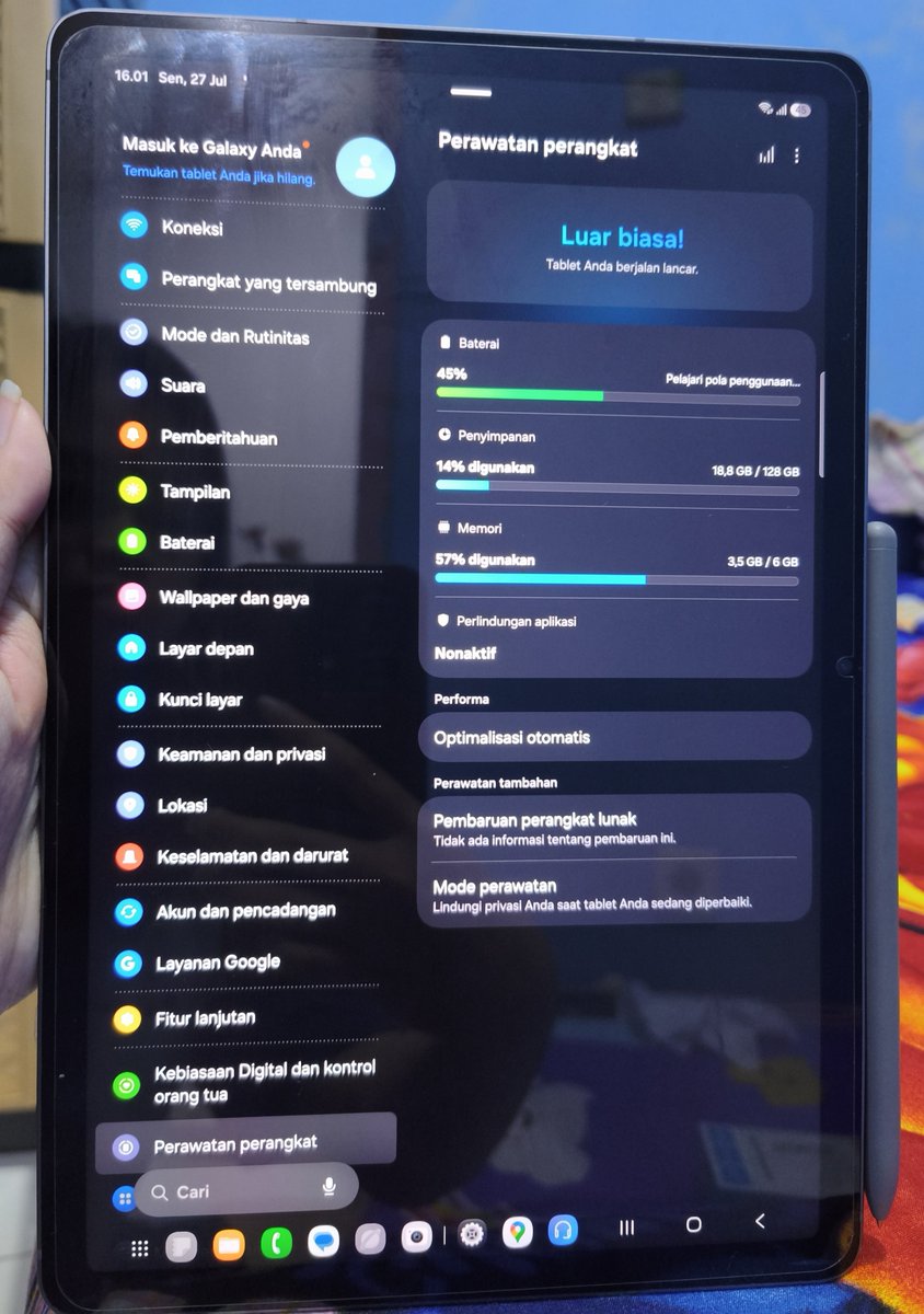 finesihyt's tweet photo. WTS JUAL Samsung Galaxy Tab S9 FE 5G (SIMcard) 6/128gb NO MINUS masih nempel plastik di pinggirnya

FULLSET + charger Anker 20W + Case rotate

Pemakaian hanya untuk kuliah (taking notes) &amp; lecet pemakaian

💰 5,2jt (kalau ga nego bonus keyboard goojoodoq)

COD ONLY KRL/UI Depok https://t.co/zJOXWdNiam