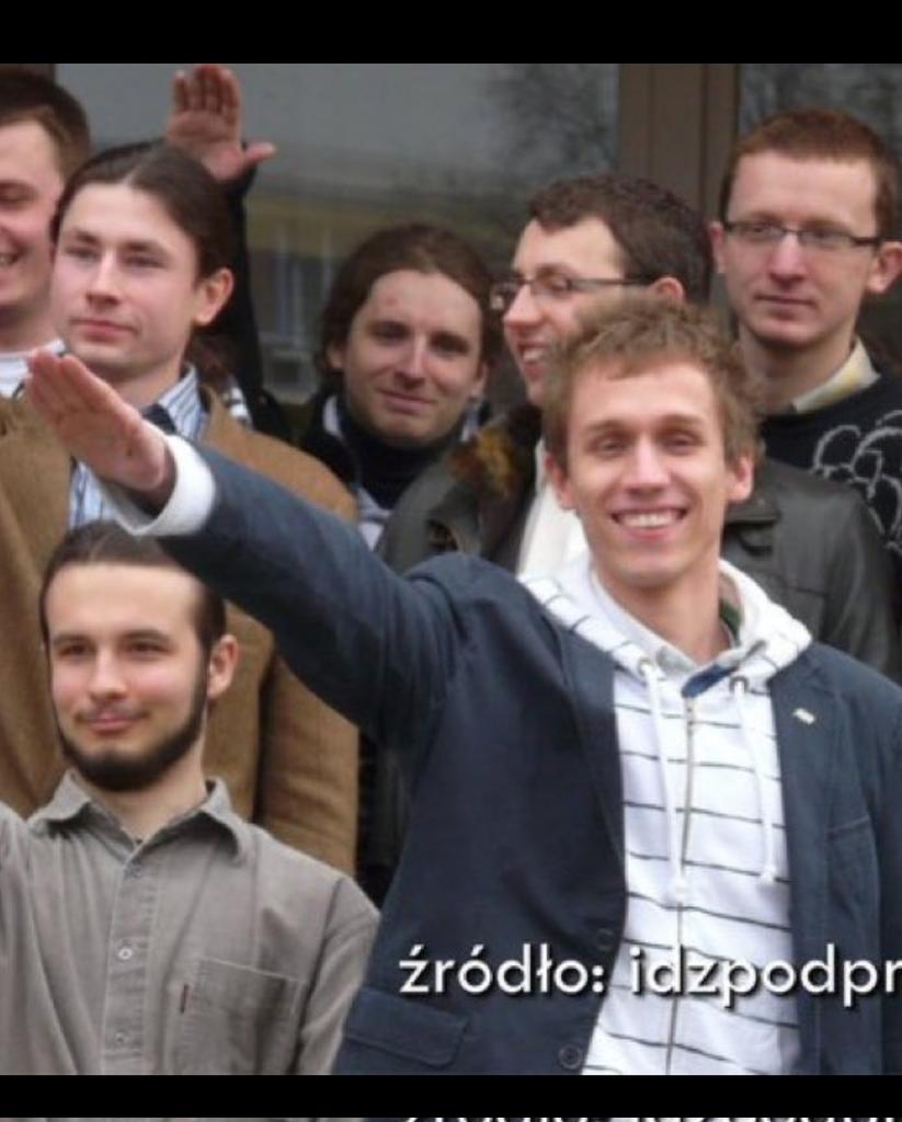 AputaSa64499's tweet photo. @KonradBerkowicz @KONFEDERACJA_ @Nowa_Nadzieja_ Wez się do normalnej pracy idioto.  I nie rób z siebie buca https://t.co/CEmLxlS2bE