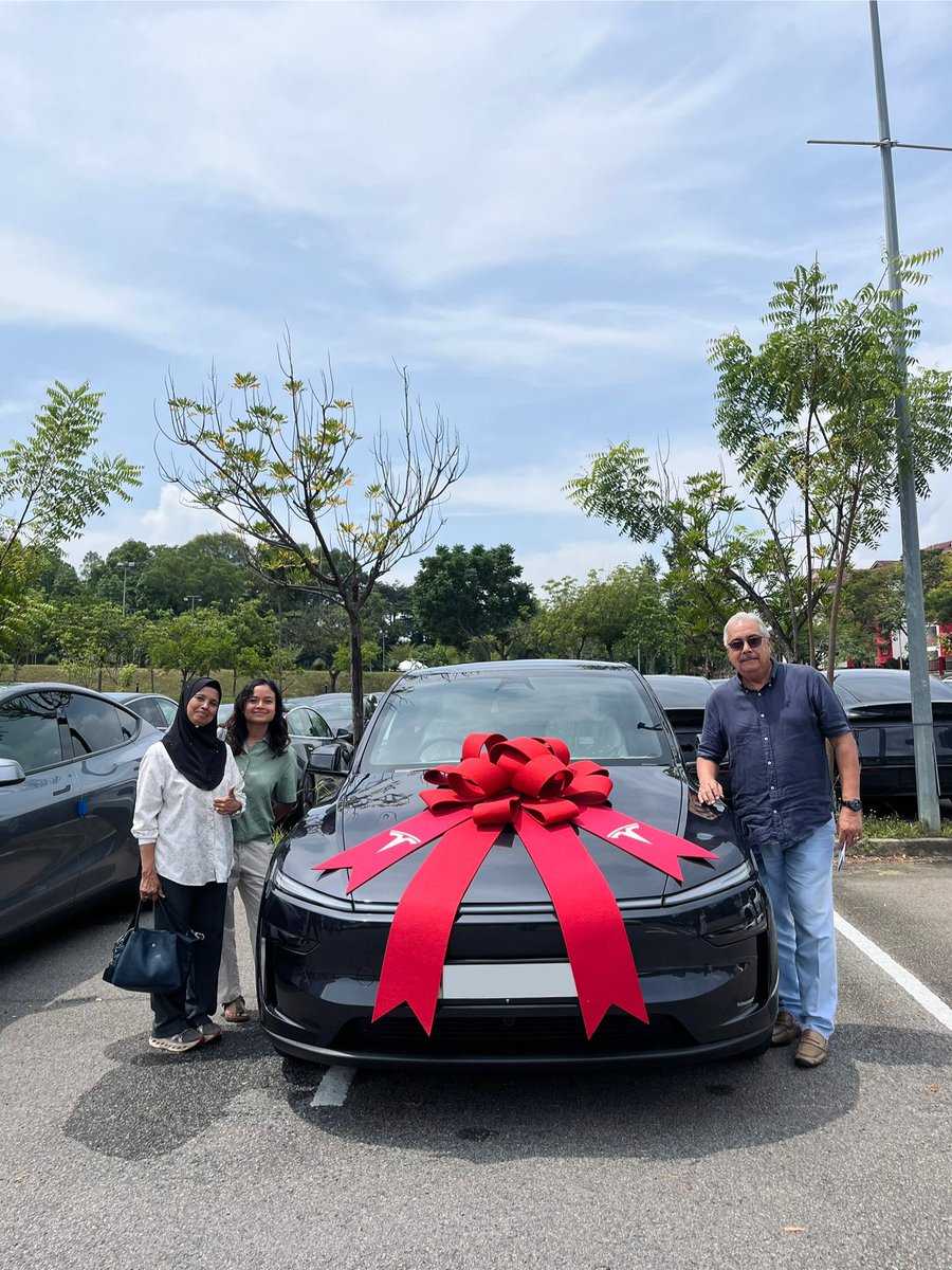 Tesla_Malaysia's tweet photo. Welcoming our newest Tesla owners in Malaysia! https://t.co/Duo146ukYO