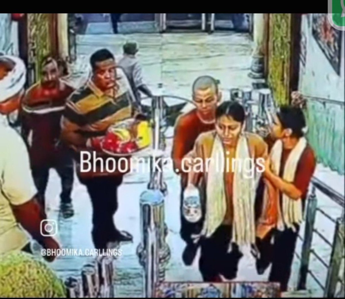 neetusi86329772's tweet photo. यह आर्टिफिशियल दलित 
कल एक वीडियो बनाई थी कि मुझे मंदिर में घुसने नहीं दिया गया क्योंकि मैं दलित हूं जब मंदिर का सीसीटीवी निकाला गया है तो पता लग रहा है कि यह और इसके साथ 40 आर्टिफिशियल दलित तीन घंटे मंदिर के अंदर ही दर्शन करके आए थे 
 ऐसे ही नैरेटिव बनाते हैं यह संवैधानिक दलित https://t.co/KqHFpDFuUU