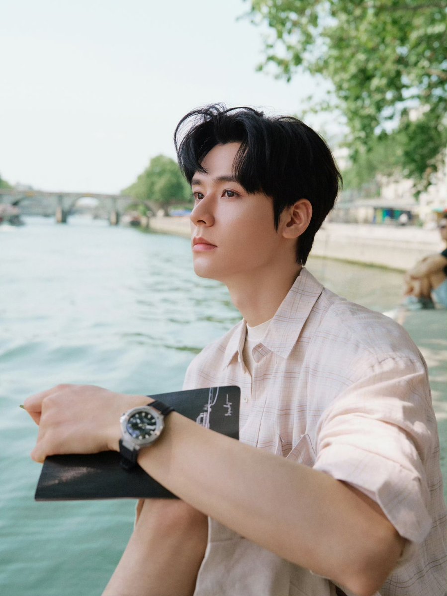 thailandjwx's tweet photo. 260727 Gongjun Studio Weibo Updated 
ซึมซับบรรยากาศปารีส เข็มนาฬิกาหมุนช้าลง ร่วมเก็บสะสมเศษเสี้ยวช่วงเวลาแห่งความผ่อนคลายที่มีแค่ของ กงจวิ้น
#กงจวิ้น #GongJun #龚俊   #gongjunthailandfanclub #泰国俊味仙 https://t.co/n6x7tWn8gX