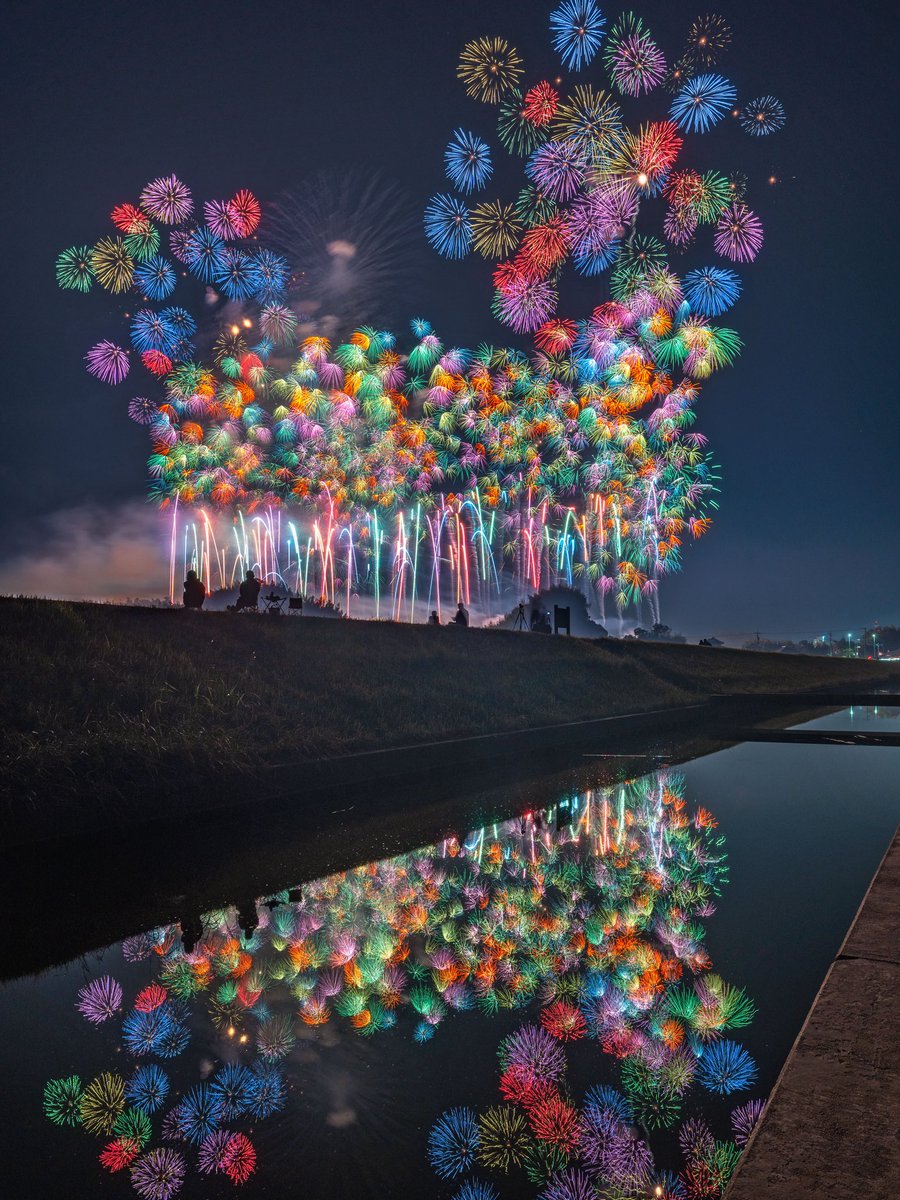 pomu_iyashi's tweet photo. 花火のリフレクション https://t.co/vzBgar3RRX