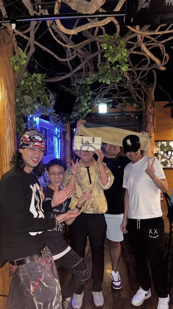 lr0vo's tweet photo. 山田ハウスさん×sh1t
山田ハウスさん×yvngboi Pくん&amp;PGSメンバー

予想外のコラボ🤣🔥 https://t.co/bYcYgqsIlQ