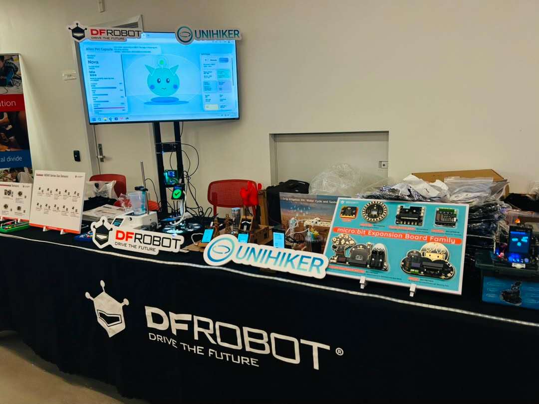 dfrobotcn's tweet photo. Maqueen, @UNIHIKER K10, and HUSKYLENS sparked great conversations with K12 educators during eduFAB Day 1 at @FabFndn’s #Fab26.

The best part was hearing how educators are already bringing AI and digital fabrication into their classrooms.

#MakerEducation https://t.co/s7wBu7vp4s