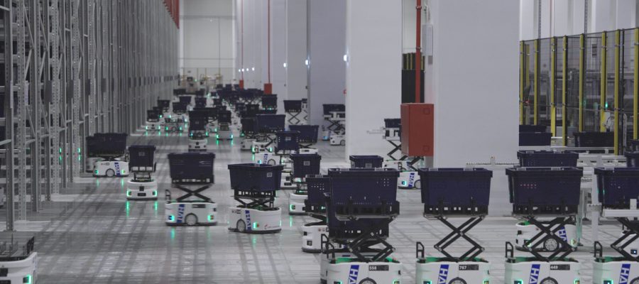 LogisticsBizz's tweet photo. Robots are reshaping e-commerce fulfilment 🤖📦

A new 3PL deployment shows how automation is boosting warehouse efficiency and capacity.

Read more: https://t.co/dpxupgzY5E

#Logistics #Automation #Robotics #Ecommerce #SupplyChain https://t.co/RwA2eno6y8