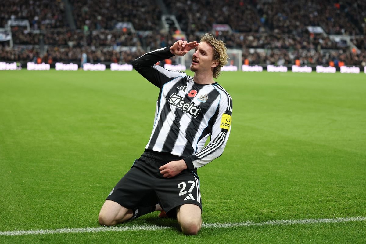 RyanTlksFooty's tweet photo. ⚒️ New - West ham are Rumoured to be Favorites to Sign 24 Year old 6ft6 Striker Nick Woltemade After Newcastle have said the German international can Leave on a Loan 🇩🇪 #WHUFC 

-Yahoo Sport https://t.co/u7YpnZYmCT