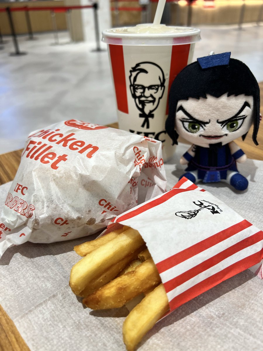 RIROwithRIMRIM's tweet photo. 🎬🍟🍔🥤将軍楽しみですね https://t.co/iXNfniJBn1