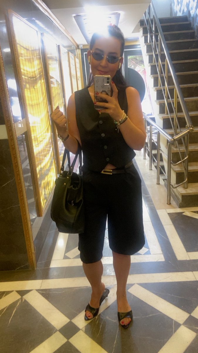 nescolaaaa's tweet photo. keşke 6 gün tatil 1 gün iş olsa😏 https://t.co/U4U5zRriQE