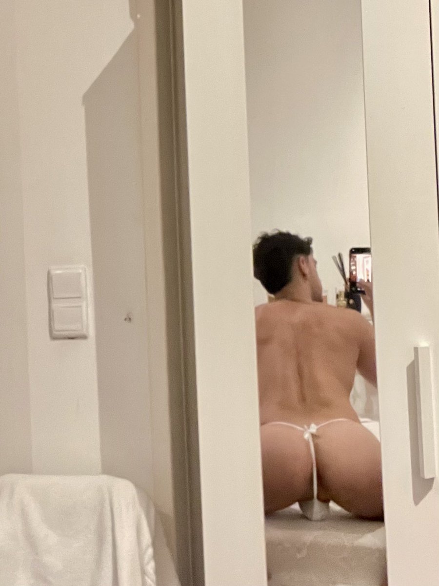 HunterXXLHunter's tweet photo. Black or white?
#bubblebutt #menass #chudai #malethongs https://t.co/ESaHLi8JXl