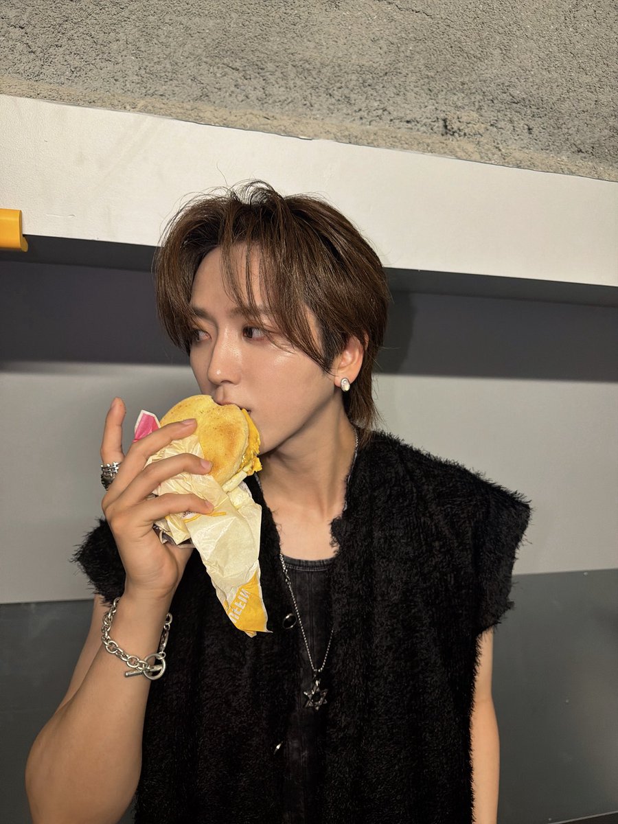 RyononK's tweet photo. インスタグラマーの理想と現実 https://t.co/xSwLjCQfFq