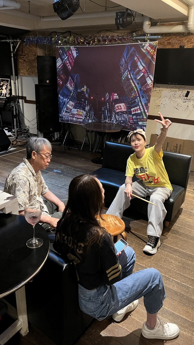 hapika0105's tweet photo. 今回の新曲、私はできないことだらけだった。
だけど、「できない」を隠さず、仲間に頼り、一緒に何度も練習してもらった。

だから前に進めた。

プライドがあってもいい。

でも、夢を叶えるなら、守るべきはプライドじゃない。
私はこれからも、「行動」と「仲間」を選ぶ。
音楽は1人じゃできない！ https://t.co/ATXQiZoGmB