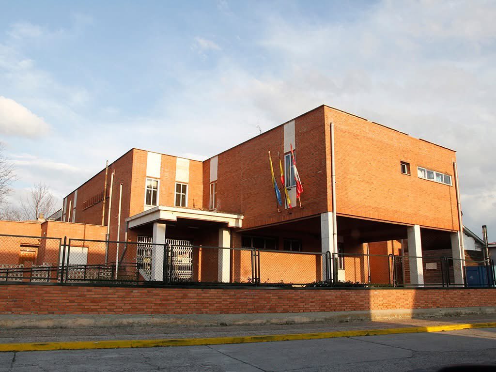 PSOECoca's tweet photo. Los socialistas proponemos la instalación de un sistema de climatización adecuado en el CEIP, Teodosio el Grande, en el próximo pleno municipal

Es la 3* moción que llevamos a debate, junto con la de vivienda y la de la instalación de climatización en el consultorio local. 1/4 https://t.co/5VGjumbz7V