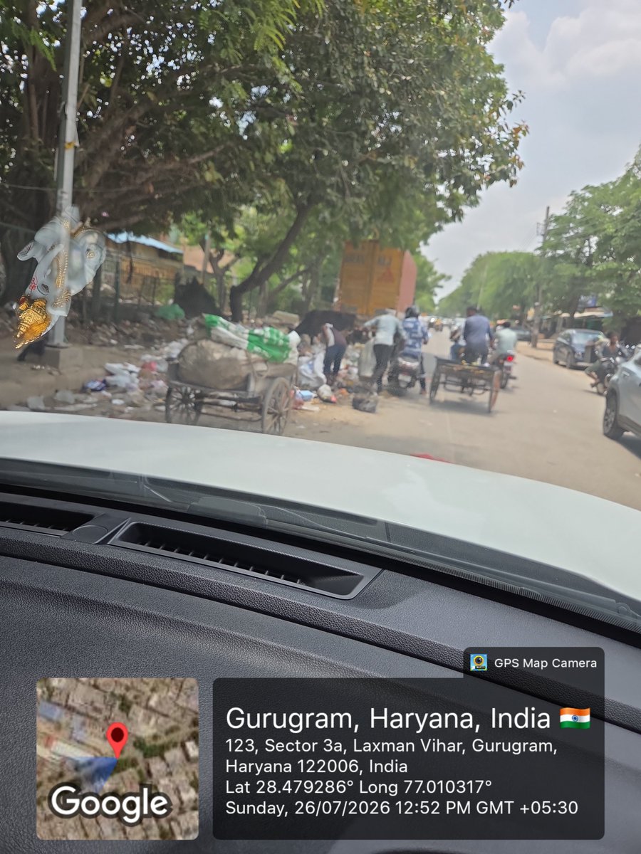 indianssharma's tweet photo. @MunCorpGurugram MCG per Kab fine hoga jo raod ke safai nahi karwati https://t.co/glLaqBHuHe