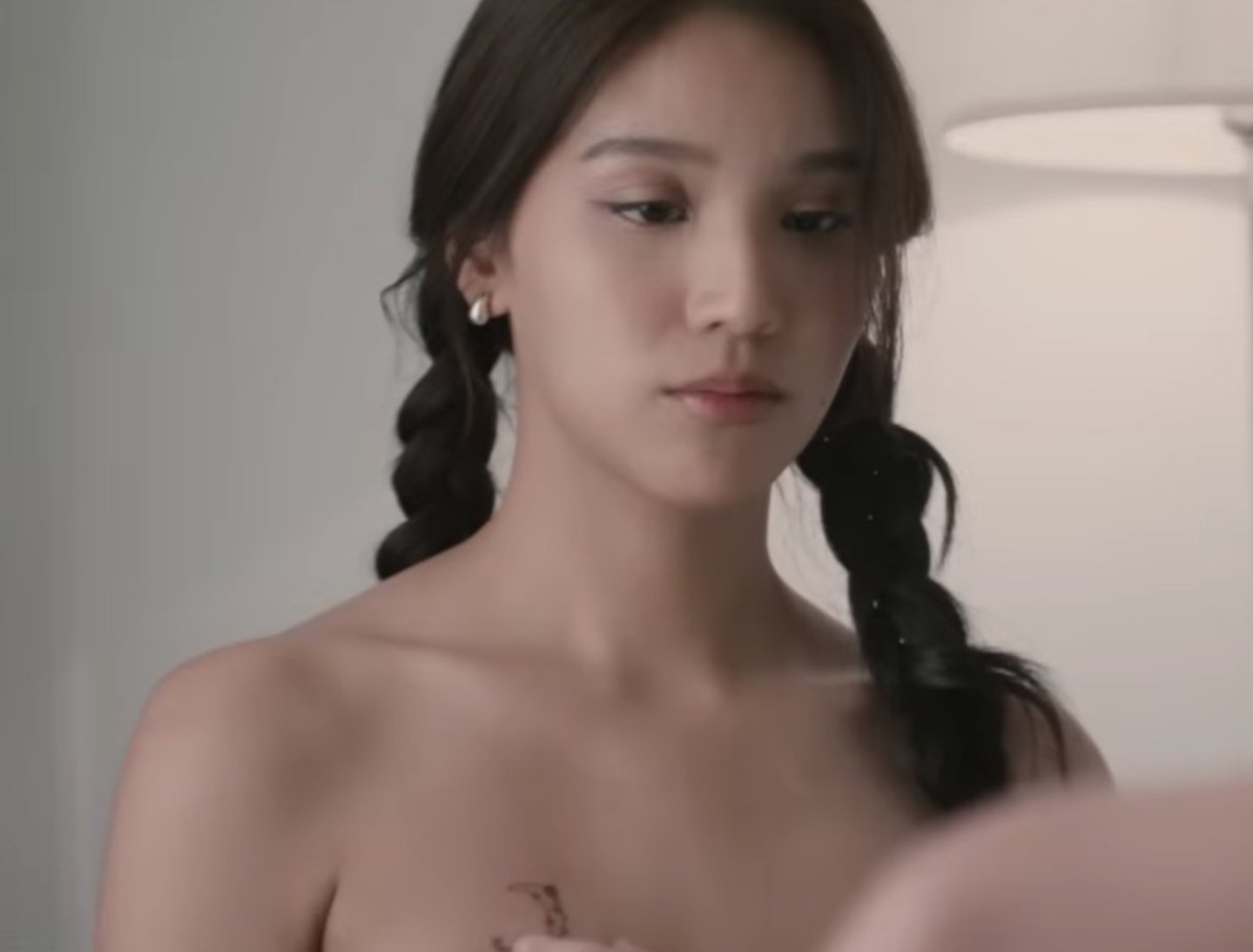 mintbluetoyota's tweet photo. i was like bonnie is alr so young why are they ageing her down but i think this must be teenage key hoping to see chan again 

EMIBONNIE MOONSHADOW TRAILER
#MoonshadowSeries https://t.co/cbsDrJAb2g