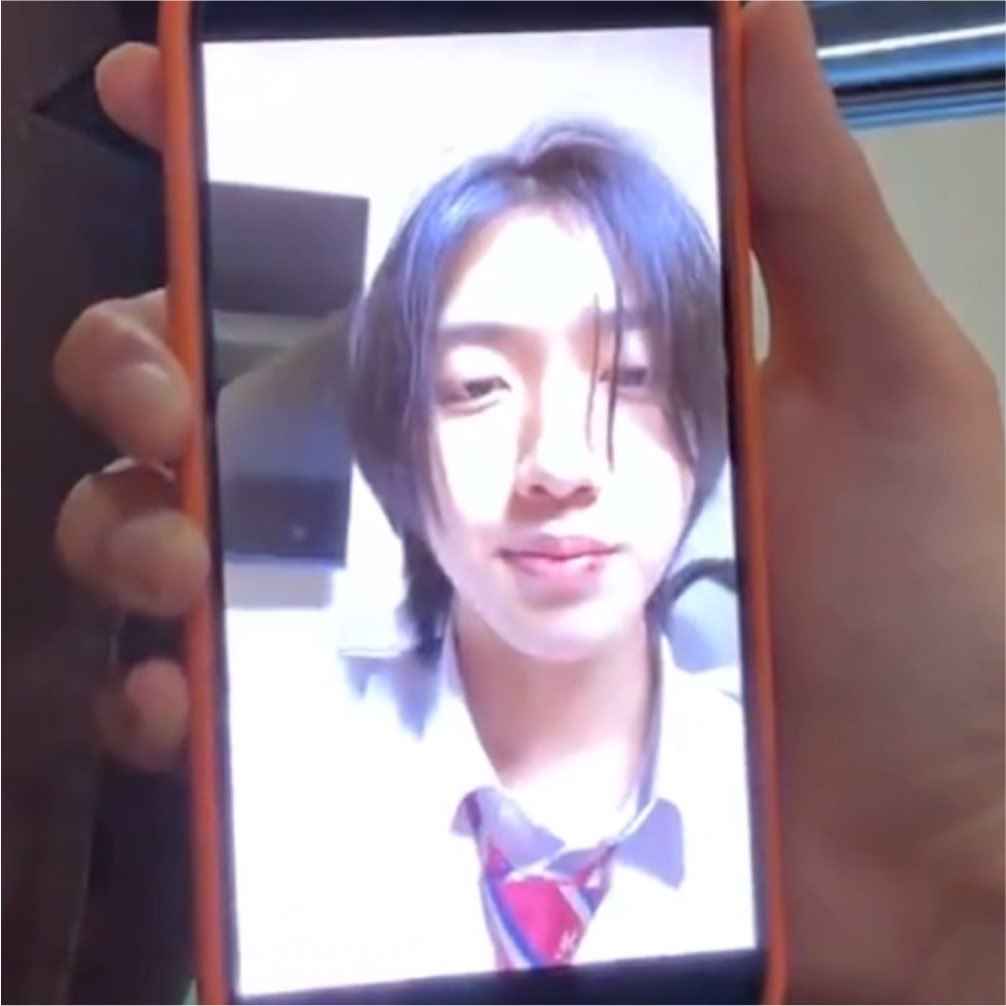 eorusz's tweet photo. 뢰알 뭐 이딴 고딩이 다 잇냐 https://t.co/oH18SlnCnI