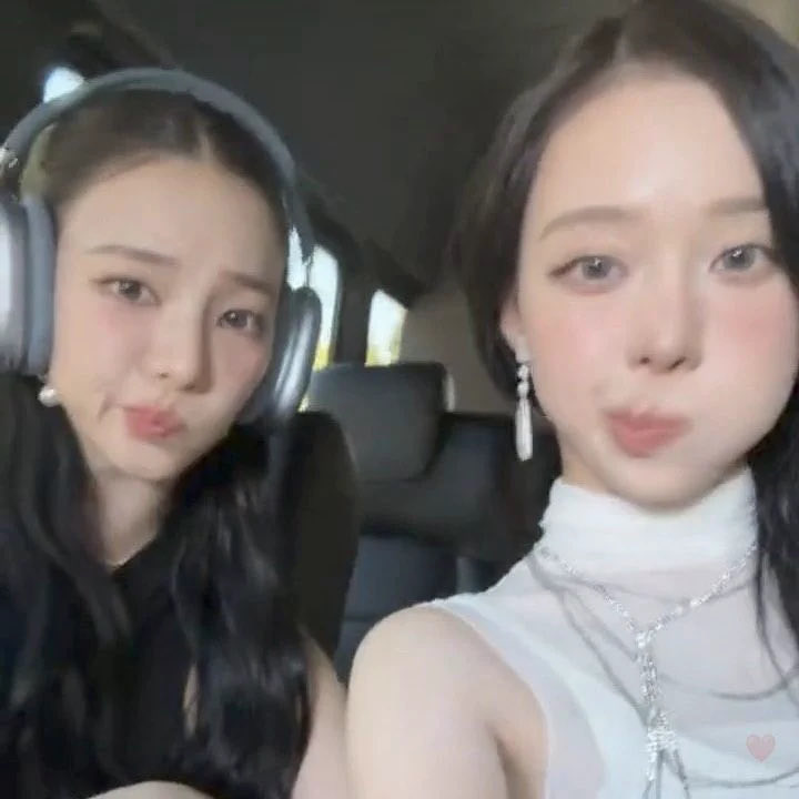 ownteo's tweet photo. it’s so cute when they copy each other https://t.co/vTi1Keuzq7