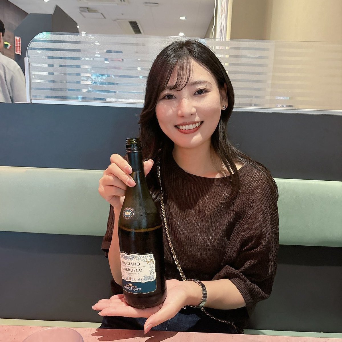 bata_ko59's tweet photo. 引っ越してから初めてサイゼ飲みした！
そして前髪のセットも慣れてきてコテだけでいけるようになってきた💪

この人(↓)のYouTubeのサイゼアレンジお酒に合いすぎるので酒飲みフレンズは試してください🙌🙌🙌
https://t.co/t8htGBX62a https://t.co/7Zd0oHNfVC