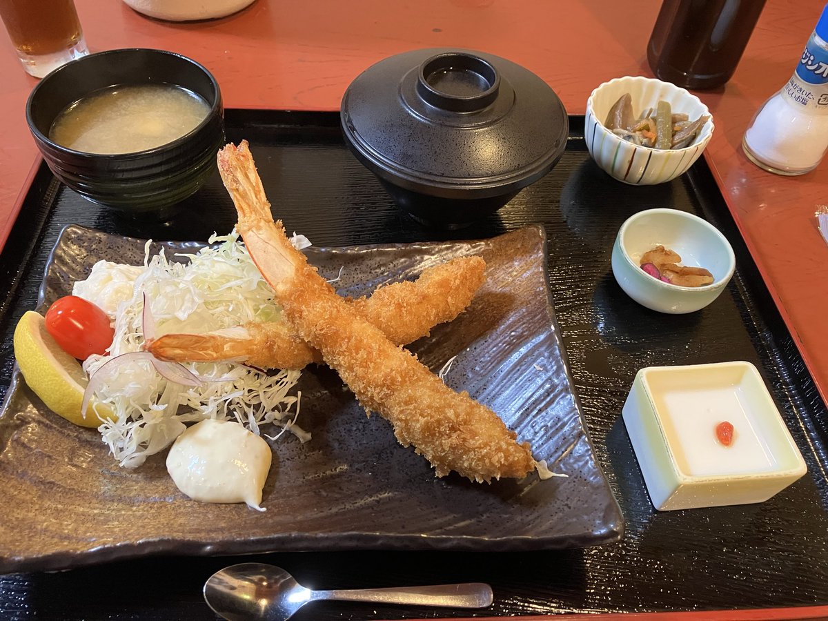 mogu_main's tweet photo. 大海老フライ定食🍤
衣の中もプリプリのエビがぎっしり🦐
とっても美味しかった✨️

#エビフライ #定食 https://t.co/UJQVKmTbVt