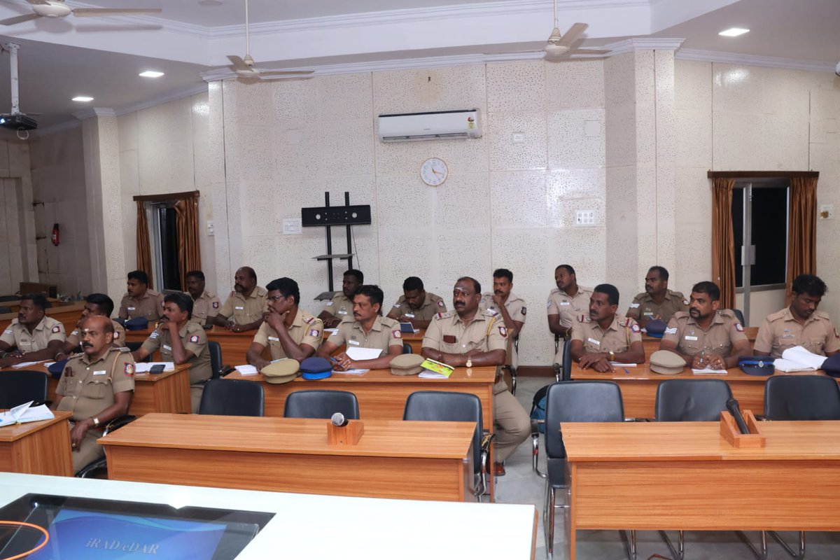 Irad_Edar_Tn's tweet photo. In Nagapattinam District, DRM Mr.Thiruchandiran conducted the iRAD/eDAR training session for the District Police Officials on 25.07.2026
#roadsafety
#TamilNadu
#TNGovt
#TNPolice
#pmrahat
#eDAR
@nagaipolice https://t.co/oQQc6ZXqel