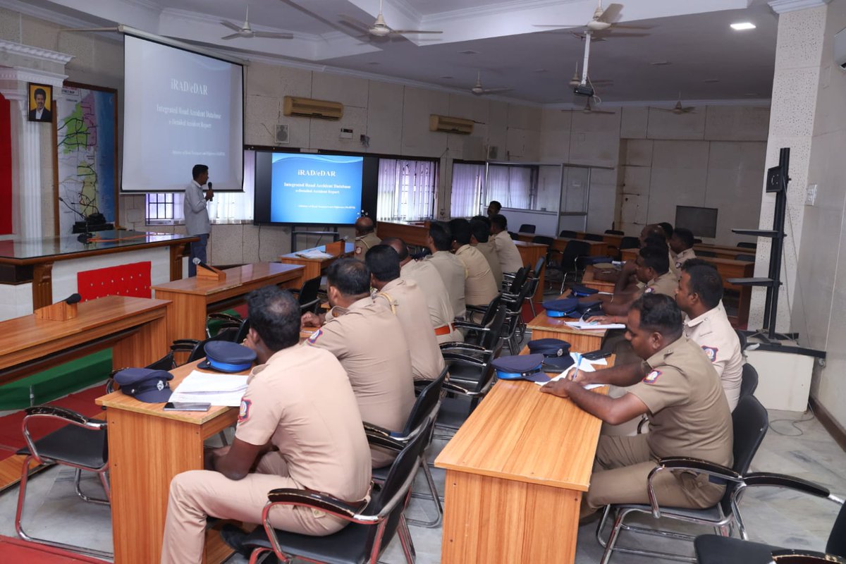 Irad_Edar_Tn's tweet photo. In Nagapattinam District, DRM Mr.Thiruchandiran conducted the iRAD/eDAR training session for the District Police Officials on 25.07.2026
#roadsafety
#TamilNadu
#TNGovt
#TNPolice
#pmrahat
#eDAR
@nagaipolice https://t.co/oQQc6ZXqel