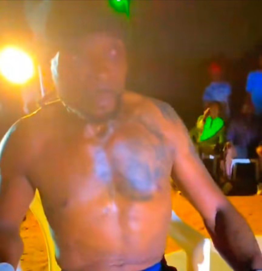 237mood_X's tweet photo. #Buzz
Kola Sucré remporte le combat qui a finalement eu lieu entre lui et Cool Black 🙌🏾

#TesDansLeMood. 🥊🙌🏾 https://t.co/y5aNPCfT1r
