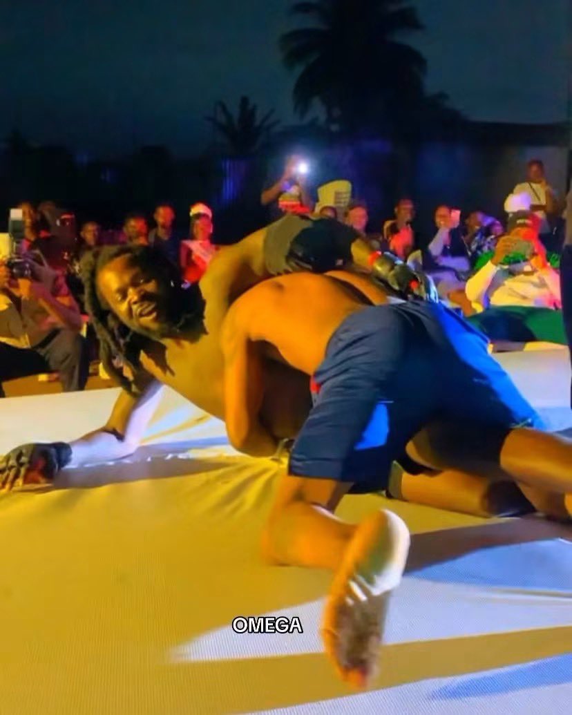 237mood_X's tweet photo. #Buzz
Kola Sucré remporte le combat qui a finalement eu lieu entre lui et Cool Black 🙌🏾

#TesDansLeMood. 🥊🙌🏾 https://t.co/y5aNPCfT1r