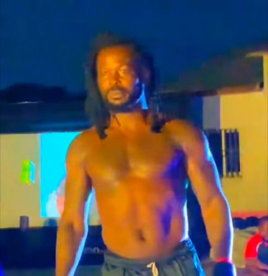 237mood_X's tweet photo. #Buzz
Kola Sucré remporte le combat qui a finalement eu lieu entre lui et Cool Black 🙌🏾

#TesDansLeMood. 🥊🙌🏾 https://t.co/y5aNPCfT1r