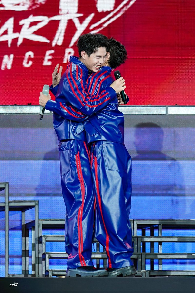 bbbittersweettt's tweet photo. Size Diff สุดๆ ! เขย่งกอดเพือ่นด้วยซ้ำ !
ฮืออออ ใจฉันมันอุ๋งอิ๋ง 🥹🥹

EMBPFK FEEL THE FUN TOGETHER
#FFFPartyConcert2026D2
#FirstKhaotung #เฟิร์สข้าวตัง https://t.co/DVNkjOsEI9