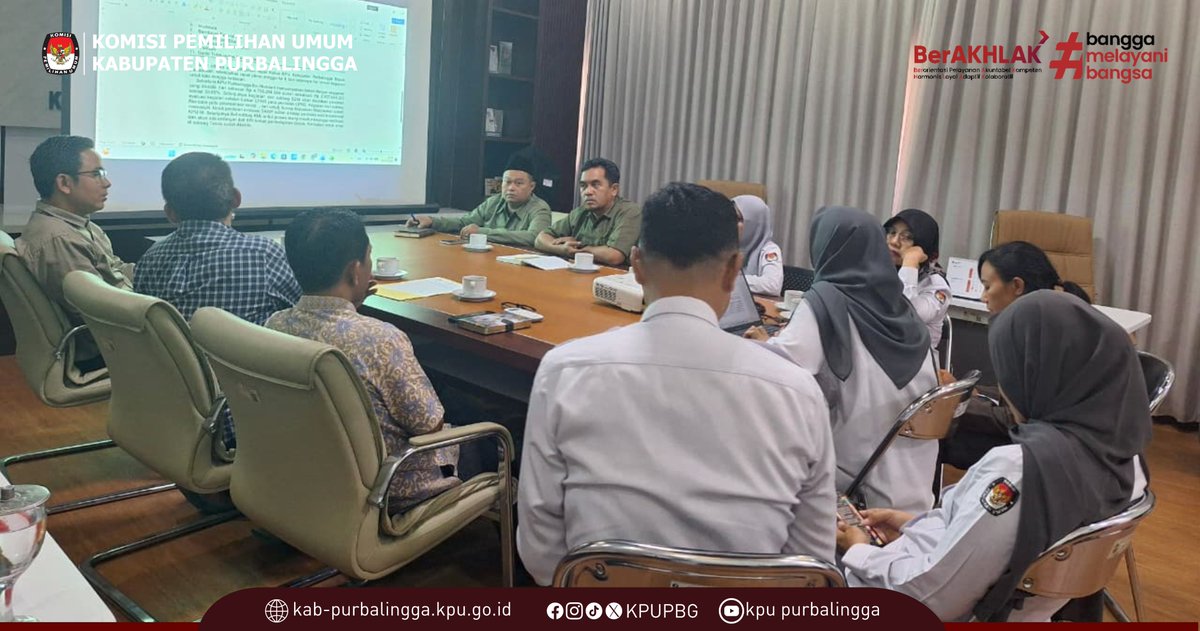 KPUPBG's tweet photo. #temanpemilh Senin, 27 Juli 2026 KPU Kabupaten Purbalingga mengadakan Rapat Pleno Rutin untuk membahas agenda kegiatan berikutnya. Bertempat di Kantor KPU Kabupaten Purbalingga. 
#kpupbg
#kpumelayani https://t.co/2V4w7lOjvw