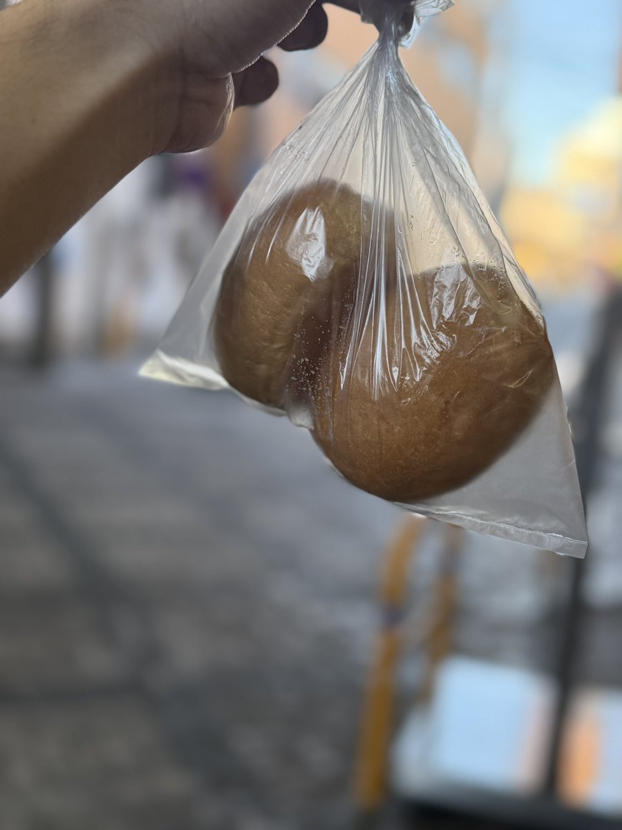 aninandes's tweet photo. 北九州発祥のシロヤのサニーパン
通称「びしゃびしゃパン」ゲット🤤 https://t.co/Mnj9JyGiRi