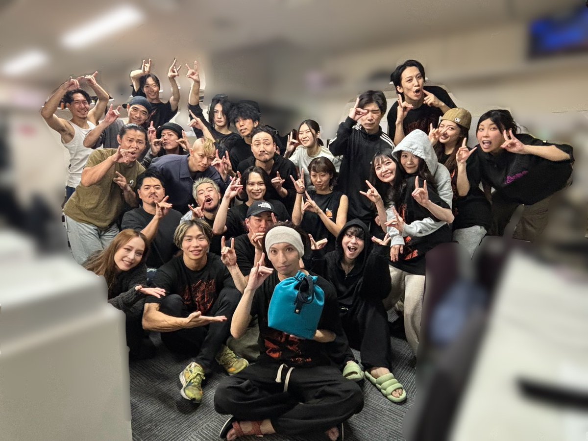 CHAINSAWMAN_ST's tweet photo. ◣◣◣◣◣◣
絶賛上演中‼ ◤
◤◤◤◤◤◤

「#チェンソーマン」ザ・ステージ レゼ篇

⋆⸜𝐇𝐚𝐩𝐩𝐲 𝐁𝐢𝐫𝐭𝐡𝐝𝐚𝐲⸝⋆

本日7/27はサブキャスト 三好大貴さんのお誕生日🎂
劇場にてお祝いをしました🎊
#チェンステ での活躍をお見逃しなく！！

チケット販売中🎫
https://t.co/jb3T9kd9qO https://t.co/aXuGl044mH