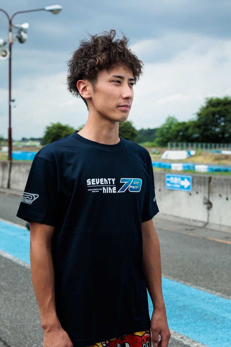 okegawa's tweet photo. 小椋藍選手×桶スポコラボTシャツの実際の着用画像はこちらになります！
モデルは全日本ロードレース選手権ST600 松本康雅選手（171cm・56kg）。Mサイズを着用しています。 https://t.co/UkQy1fIoXj
