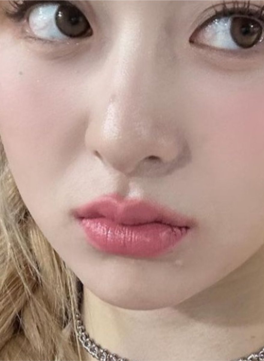 gkwlov's tweet photo. 역겨운 인중립
미학적으로 좋지가 않아 https://t.co/d7Hf3mTWqk