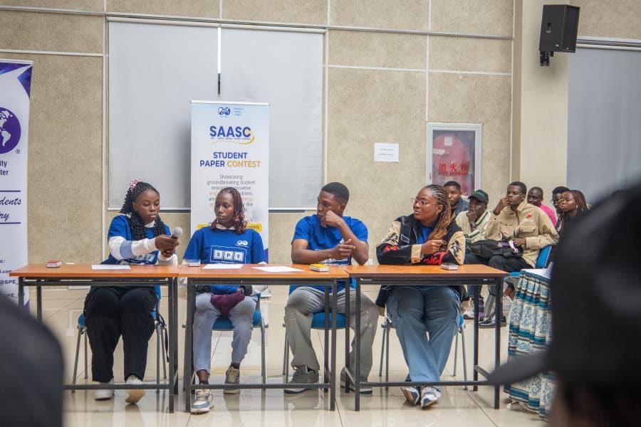 spe_oau's tweet photo. 🏆𝐂𝐇𝐀𝐌𝐏𝐈𝐎𝐍𝐒 𝐀𝐆𝐀𝐈𝐍: 𝐒𝐏𝐄 𝐎𝐀𝐔 𝐑𝐄𝐓𝐀𝐈𝐍𝐒 𝐀𝐅𝐑𝐈𝐂𝐀 𝐏𝐄𝐓𝐑𝐎𝐁𝐎𝐖𝐋 𝐓𝐈𝐓𝐋𝐄!

We are proud to announce that the Society of Petroleum Engineers Obafemi Awolowo University Student Chapter has once again won the SPE Africa Regional PetroBowl Competition, https://t.co/kVDy53dNwm