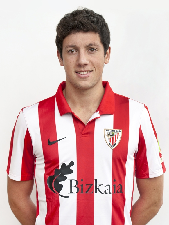 GariSerna's tweet photo. Todo apunta a que Mikel Vesga no volverá a vestir la camiseta del Athletic. Una pena que no haya cuadrado una despedida a final de temporada en San Mamés tras 10 años en el primer equipo. Eskerrik asko, Mikel.❤️ https://t.co/pQPLNrNWK0