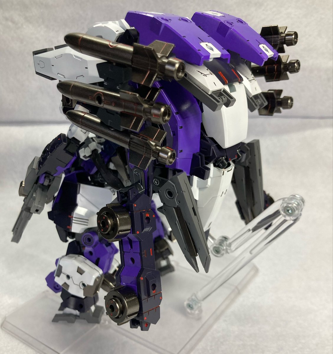 sinken_ai's tweet photo. エスバレート(深海戦型)

戦闘支援機と合体する事によりアビスゾーンに適用した機体。
両肩に備えたハイドロキャノンは、射程こそ短いものの、高圧の水流であらゆる敵を粉砕する絶大な威力を誇る。

#30MMCM2026   #30MMEF https://t.co/YB9XFasG5D