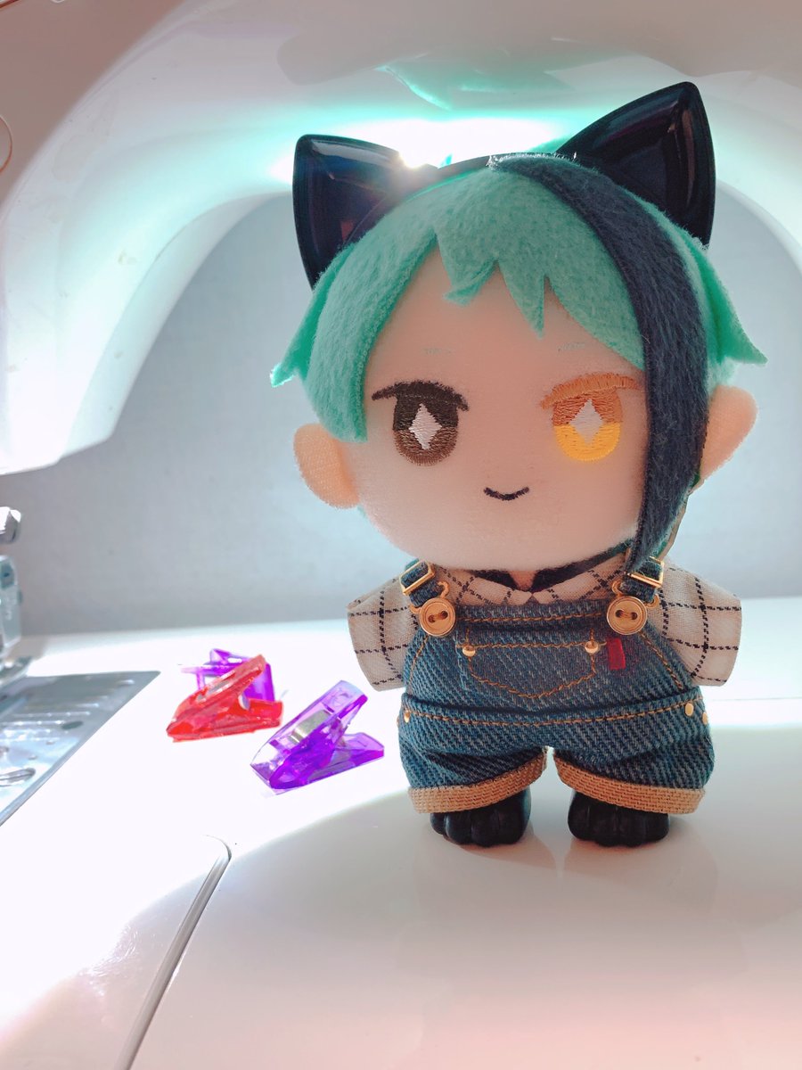 48nui0606's tweet photo. ダイソーさん、なんちゅーもんを出してくれてるんや🤦‍♀️(ありがとうございます🙏✨️)
こんなん可愛すぎるやろ！！！
カチューシャももちろん可愛いけど、ブーツが本当に可愛すぎる！🥰
このブーツ、クマ耳と尻尾色に塗装し直したら使えそう🤔 https://t.co/K47gtAq2TO