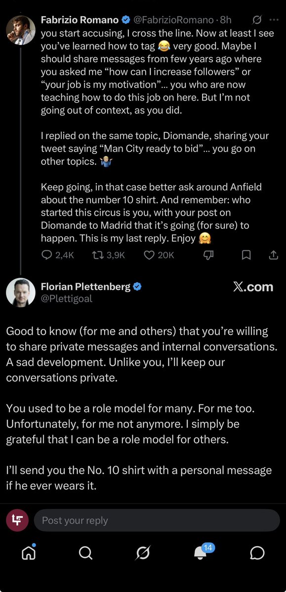utdfocusid's tweet photo. LANJUT DI SINI GUYS 🍿

Jadi setelah Fabrizio Romano membawa percakapan pribadi mereka ke dalam perdebatan, Florian Plettenberg mengungkapkan kekecewaannya terhadap mantan idolanya itu.

10. Plettenberg membalas dengan mengatakan bahwa dirinya kecewa karena isi percakapan pribadi mereka disebar, tapi bagaimana pun, Plettenberg akan tetap menjaga percakapan pribadi mereka sebagai sesuatu yang privat. Ia juga menyebut bahwa Fabrizio, yang dulu menjadi role model bagi banyak orang, termasuk dirinya, kini sudah tidak lagi ia kagumi.

Plettenberg juga mengklarifikasi tuduhan Fabrizio terkait pemberitaannya soal nomor 10 untuk Wirtz di Liverpool. Ia menegaskan bahwa “would like to” tidak sama dengan “want” atau “demand”.

11. Plettenberg kemudian menyerang Fabrizio dengan mengungkit kesalahan Fabrizio saat menggunakan istilah “Here We Go” dalam klaim transfer Marc Guehi ke Liverpool waktu itu, transfer yang pada akhirnya tidak pernah terjadi karena Guehi kemudian bergabung dengan Manchester City.

12. Fabrizio kemudian membalas dan menyerang balik dengan mengingatkan bahwa Plettenberg juga pernah membuat klaim yang sama terkait transfer Marc Guéhi ke Liverpool, dengan menyebutnya sebagai “DONE DEAL”.

Intinya, Fabrizio merasa klaim “Here We Go”-nya soal Guéhi ke Liverpool terus dibawa-bawa sebagai kesalahan, padahal Plettenberg sendiri sebelumnya juga pernah mengklaim transfer yang sama sebagai “Done Deal” dan transfer tersebut pada akhirnya juga tidak terjadi.

Jadi, perang komentar ini pada dasarnya berubah menjadi adu ungkit klaim transfer lama antara dua jurnalis yang sama-sama merasa punya kartu untuk menyerang balik.

We'll see ujungnya dimana guys, mari kita nikmati dulu dramanya.. 🍿😅