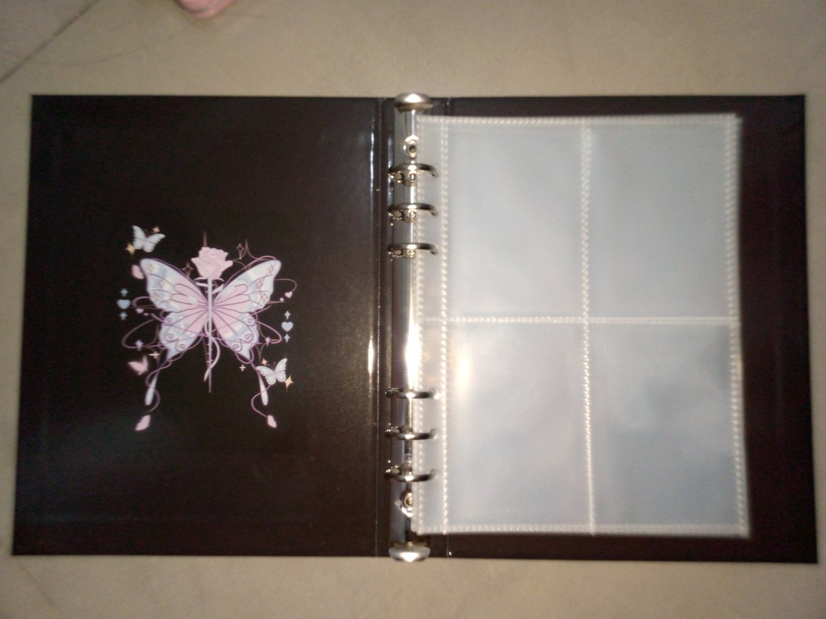 ariellact's tweet photo. wts | preloved | lfb ina

t. binder album photocard + sleeves 4p satu sisi 20 lembar + free 1 photocard official random, minus pemakaian

🏠 Jakarta Utara 
💸 IDR 50.000 (50k)
splitpay, keep with dp ✅

dm for claim, atau cek condi !! ^-^
#zonauang https://t.co/Sknlac5vpn