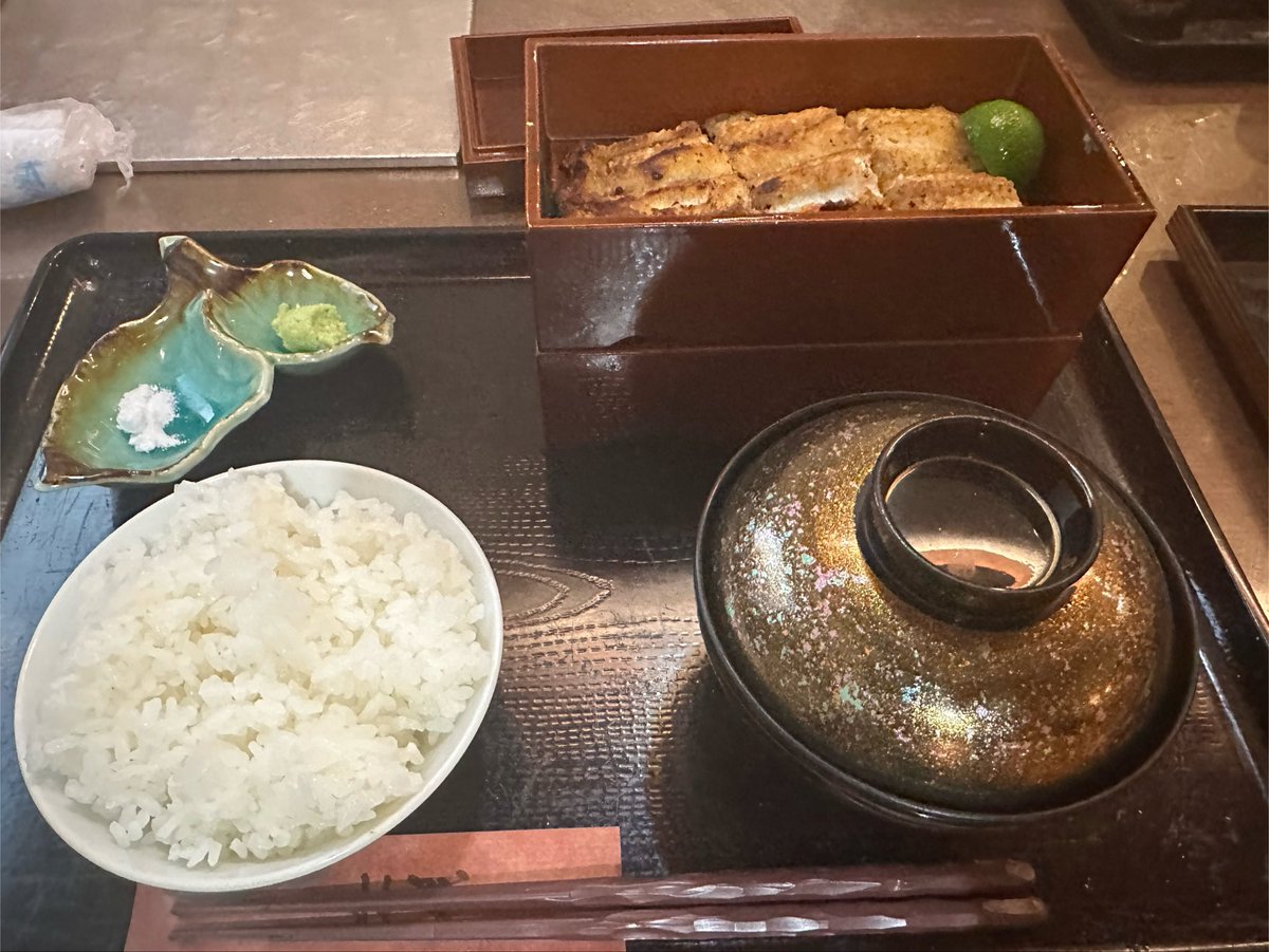 Neko4569's tweet photo. 昨日飲みで食べなかったから土用の丑の日の鰻 https://t.co/OgB9irZDwt