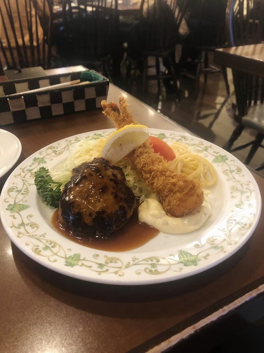 syuger0726's tweet photo. 浅草で日本最古のバーに出会えるとは
2階でも食事ができます https://t.co/oZ2M8mCJnY