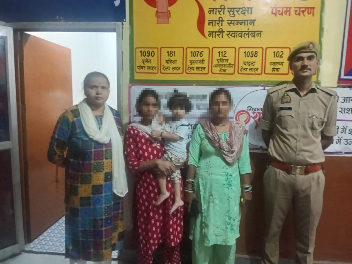 aligarhpolice's tweet photo. #AligarhPolice ।#Aligarh
''ऑपरेशन स्माइल'' के तहत थाना इगलास पुलिस टीम द्वारा 02 वर्षीय बच्ची को तलाश कर माँ को किया गया सुपुर्द ~ चेहरे पर लौटाई मुस्कान । https://t.co/XJoMgrdgII