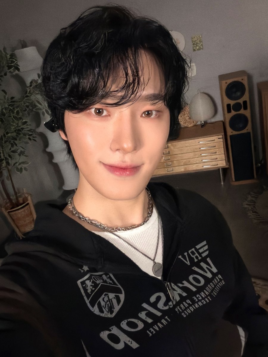 pledis_17's tweet photo. [17'S 디노]
260727 #딩고뮤직

#피철인 #Picheolin
#DINO #디노
#SEVENTEEN #세븐틴 https://t.co/6JiH2xoTUR
