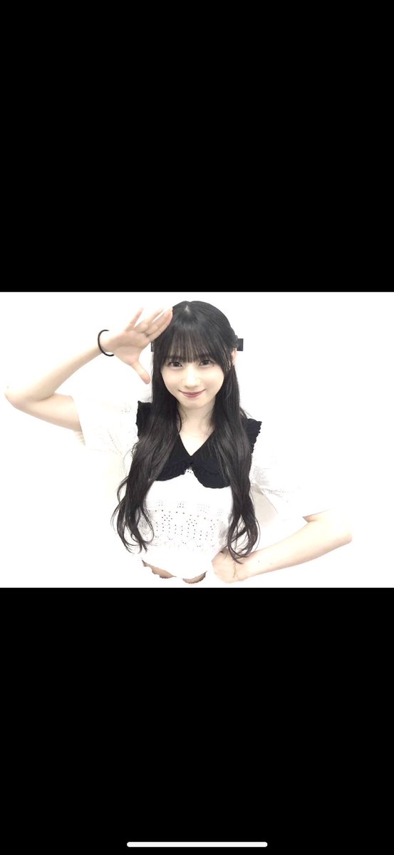 4gw6xt's tweet photo. この時点で、アイドルが見せてはいけないような形のおへそが、少し見えてしまっている https://t.co/5T1Tm3AABJ