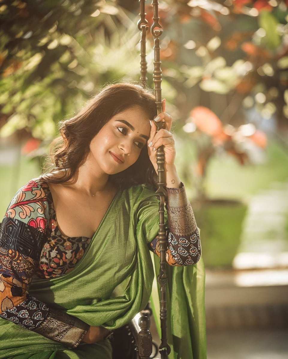 indian_beautee's tweet photo. Gorgeous 😍 

Deepthi 🌟💚

#DeepthiSunaina https://t.co/m7stLpKxh3