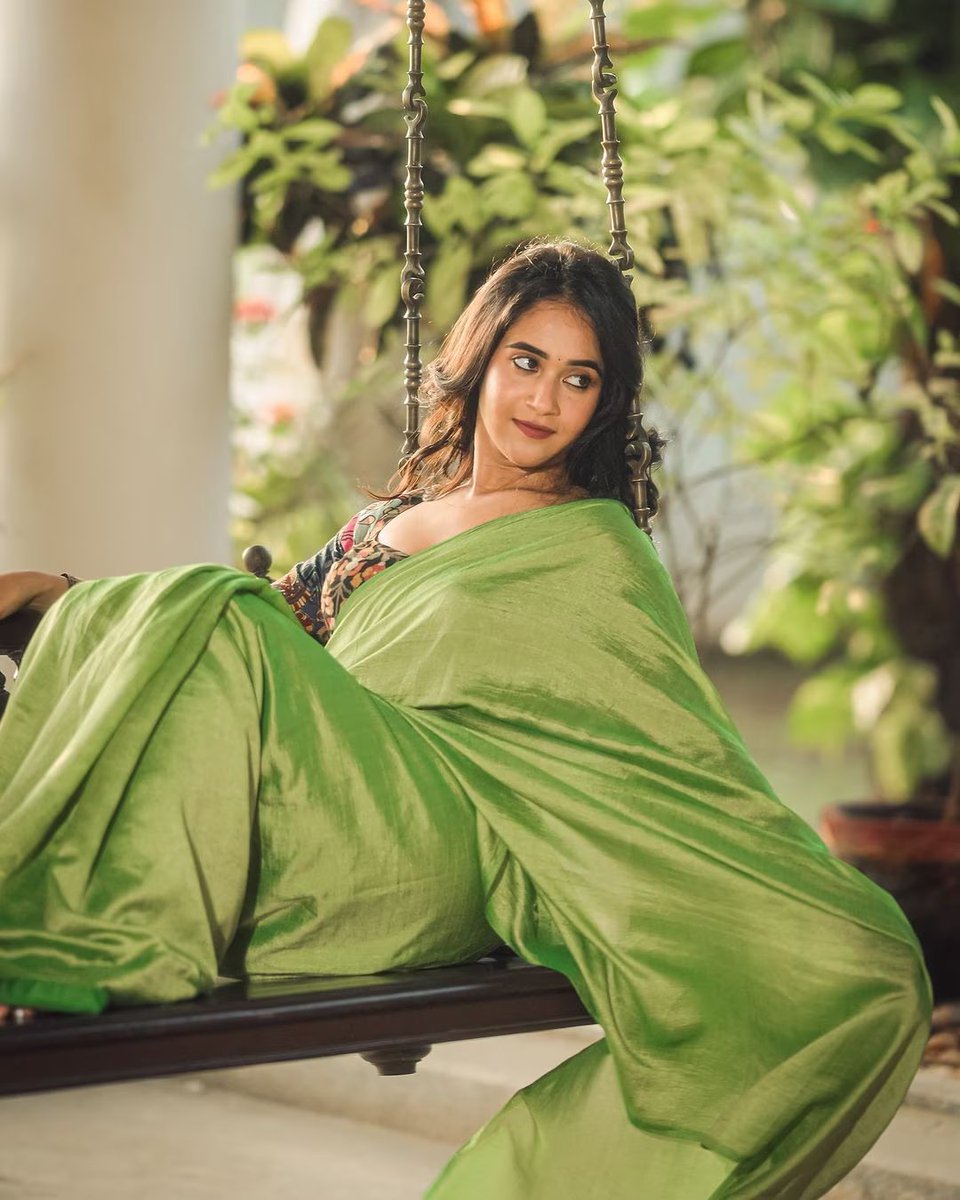 indian_beautee's tweet photo. Gorgeous 😍 

Deepthi 🌟💚

#DeepthiSunaina https://t.co/m7stLpKxh3