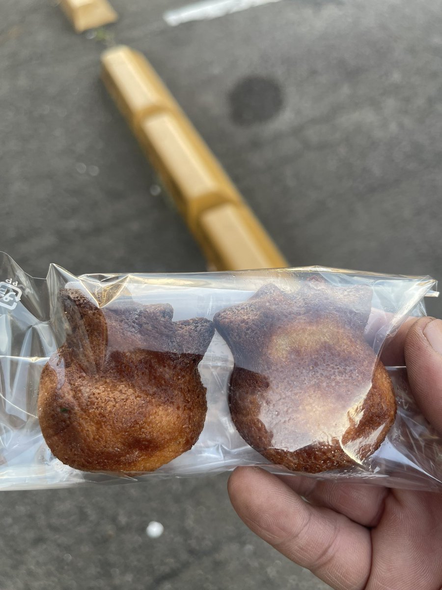 end_0303's tweet photo. 豚餅食べてみました。
豚の形したパンと甘めの餅でした。
歯に挟まりました。 https://t.co/SQVgZU8Kqh