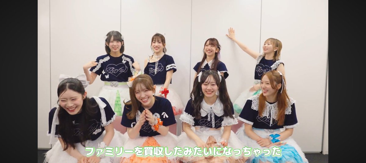 _toyo_bow_'s tweet photo. ファミリー側の特典会で無双するゆのぴさん🦖 https://t.co/NH8JWYnQkT